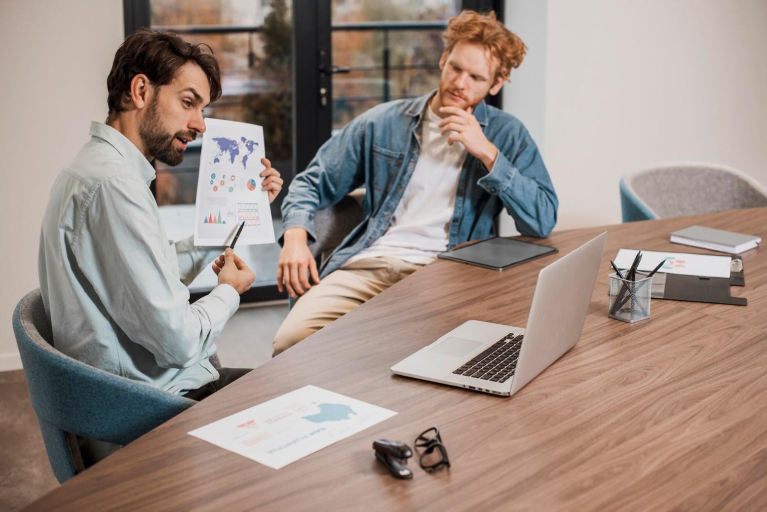 Unser Team bei der Entwicklung neuer Budgetstrategien